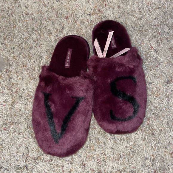 NWT VICTORIA'S SECRET maroon Closed Toe Faux Fur Slipper sz medium limited - Picture 3 of 6
